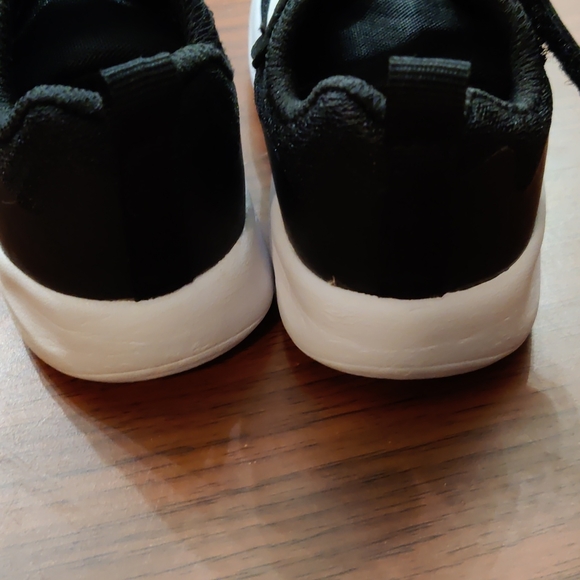 ***Athletic Sneakers Boys(5) Toddlers. - Picture 6 of 6